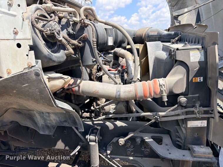 image for item YA4395 2009 Ford F750 Super Duty Ext. Cab chipper truck