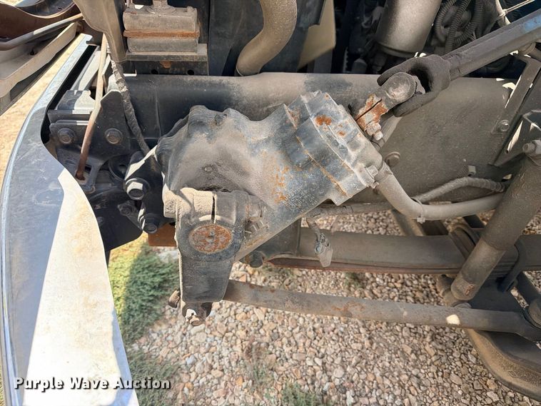 image for item YA4395 2009 Ford F750 Super Duty Ext. Cab chipper truck