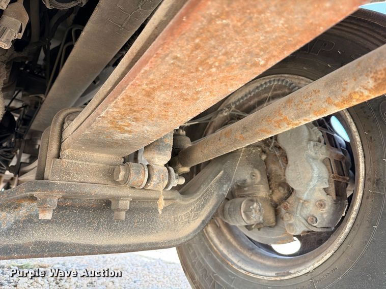 image for item YA4395 2009 Ford F750 Super Duty Ext. Cab chipper truck