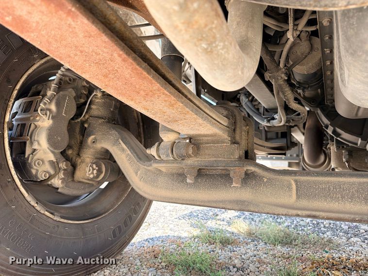 image for item YA4395 2009 Ford F750 Super Duty Ext. Cab chipper truck