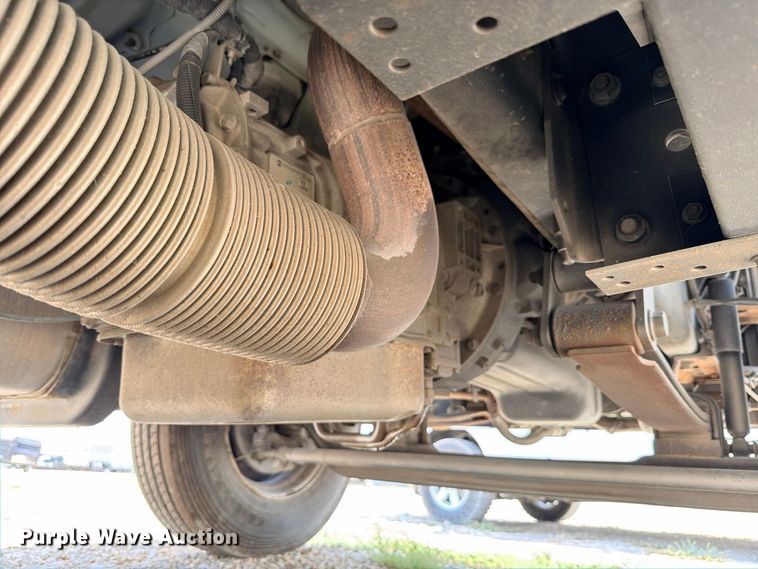 image for item YA4395 2009 Ford F750 Super Duty Ext. Cab chipper truck