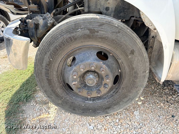 image for item YA4395 2009 Ford F750 Super Duty Ext. Cab chipper truck