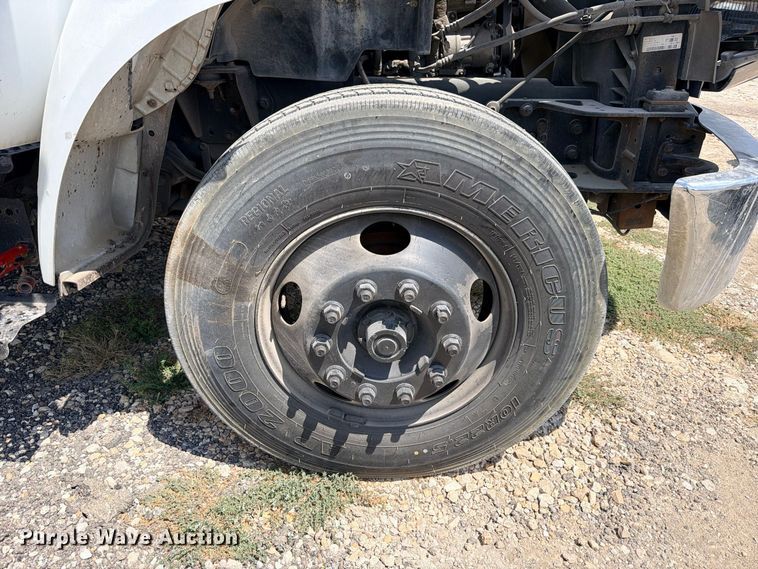 image for item YA4395 2009 Ford F750 Super Duty Ext. Cab chipper truck