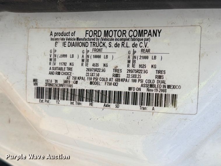 image for item YA4395 2009 Ford F750 Super Duty Ext. Cab chipper truck