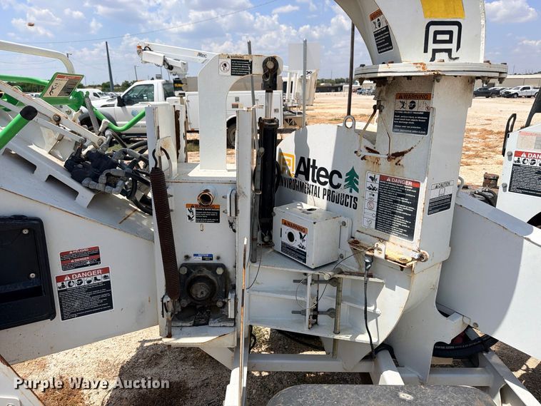 image for item YA4398 2012 Altec DC912A wood chipper