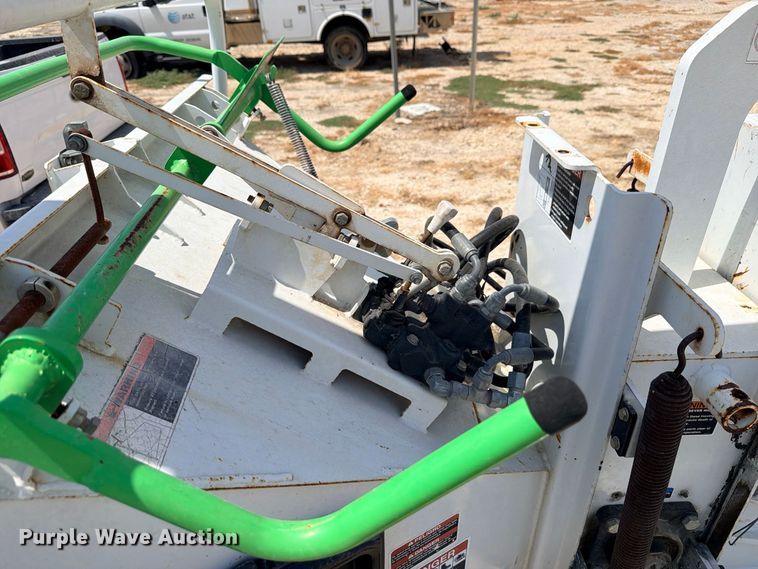 image for item YA4398 2012 Altec DC912A wood chipper