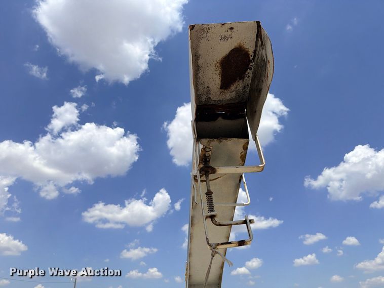 image for item YA4398 2012 Altec DC912A wood chipper