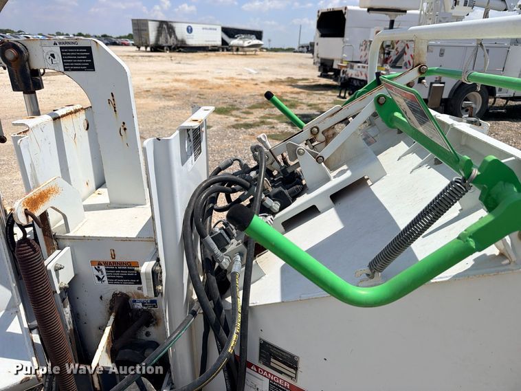 image for item YA4398 2012 Altec DC912A wood chipper