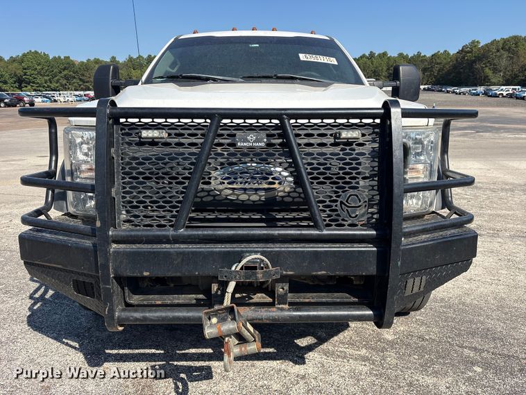 image for item YA4404 2019 Ford F550 Super Duty flatbed truck
