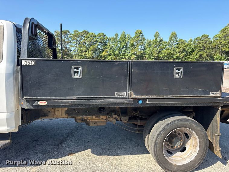 image for item YA4404 2019 Ford F550 Super Duty flatbed truck