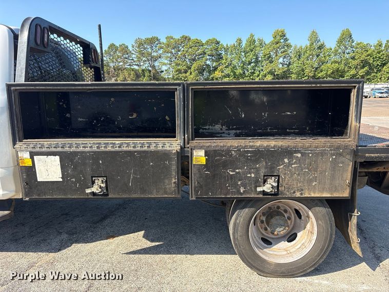 image for item YA4404 2019 Ford F550 Super Duty flatbed truck