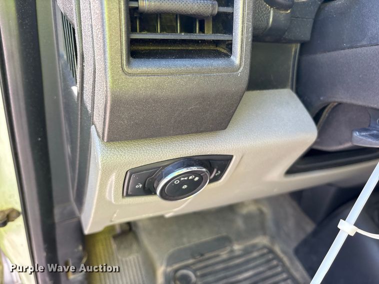 image for item YA4404 2019 Ford F550 Super Duty flatbed truck