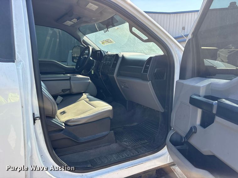 image for item YA4404 2019 Ford F550 Super Duty flatbed truck
