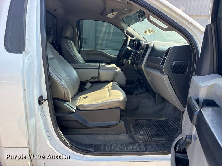 image for item YA4404 2019 Ford F550 Super Duty flatbed truck