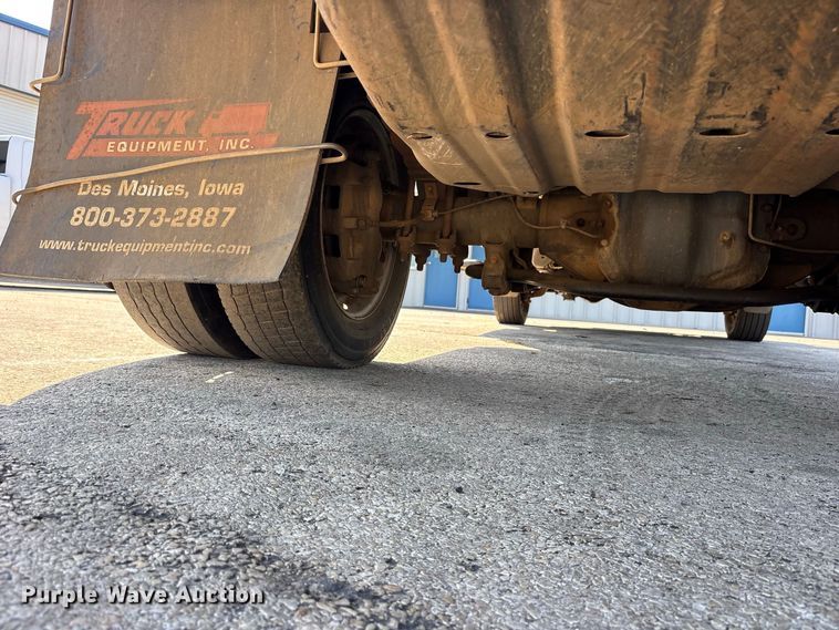 image for item YA4404 2019 Ford F550 Super Duty flatbed truck
