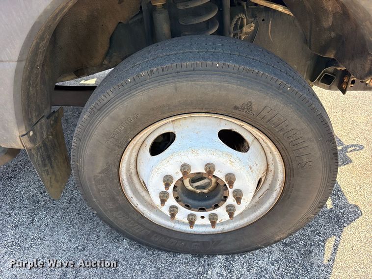 image for item YA4404 2019 Ford F550 Super Duty flatbed truck