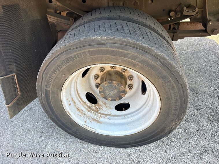 image for item YA4404 2019 Ford F550 Super Duty flatbed truck