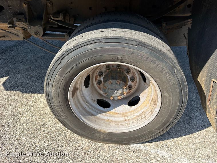 image for item YA4404 2019 Ford F550 Super Duty flatbed truck