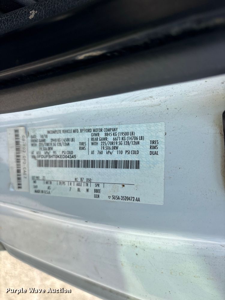 image for item YA4404 2019 Ford F550 Super Duty flatbed truck