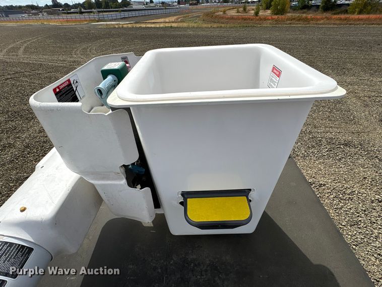 image for item YA4444 2015 Ford F750 forestry bucket truck