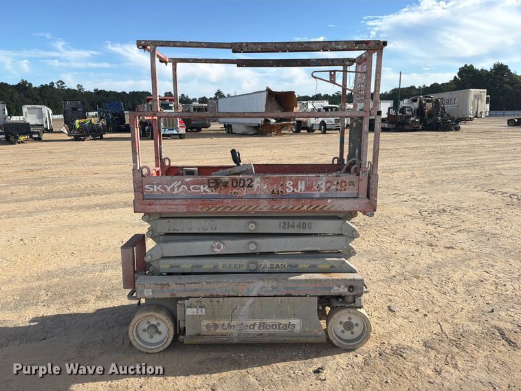 image for item YA4564 2011 Skyjack SJIII 3219 scissor lift