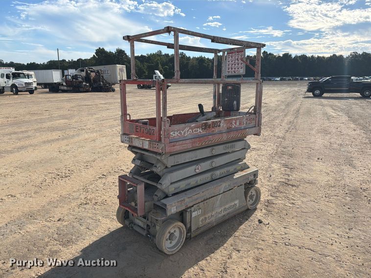 image for item YA4564 2011 Skyjack SJIII 3219 scissor lift