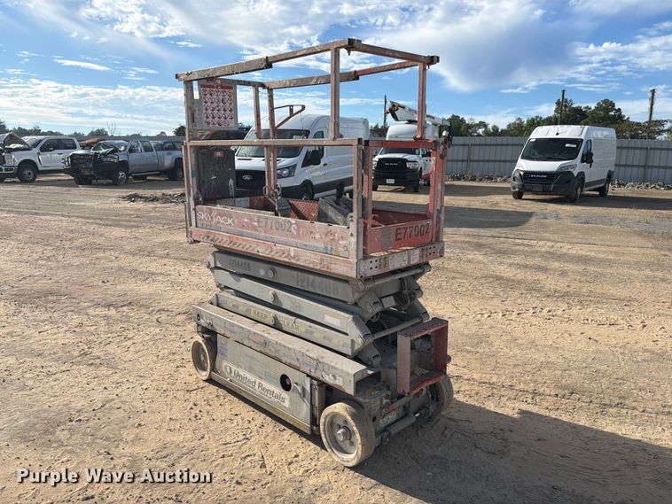 image for item YA4564 2011 Skyjack SJIII 3219 scissor lift