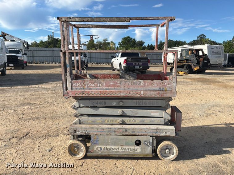 image for item YA4564 2011 Skyjack SJIII 3219 scissor lift