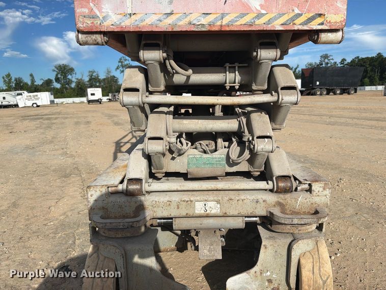 image for item YA4564 2011 Skyjack SJIII 3219 scissor lift