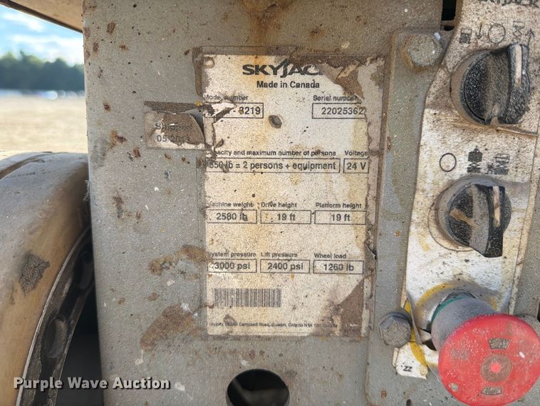 image for item YA4564 2011 Skyjack SJIII 3219 scissor lift