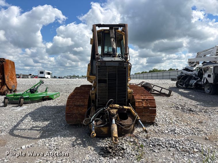 image for item YA4589 2001 John Deere 700H dozer