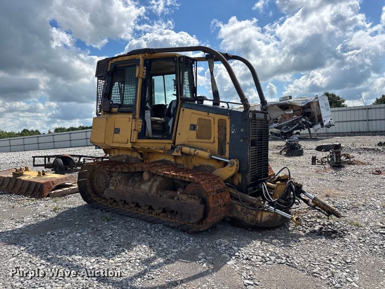 image for item YA4589 2001 John Deere 700H dozer