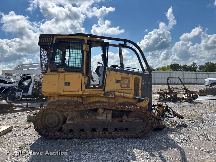 image for item YA4589 2001 John Deere 700H dozer
