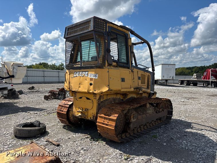image for item YA4589 2001 John Deere 700H dozer