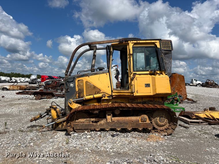 image for item YA4589 2001 John Deere 700H dozer