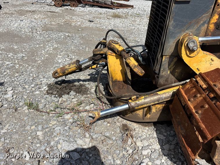image for item YA4589 2001 John Deere 700H dozer