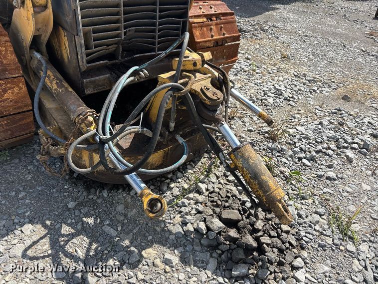 image for item YA4589 2001 John Deere 700H dozer