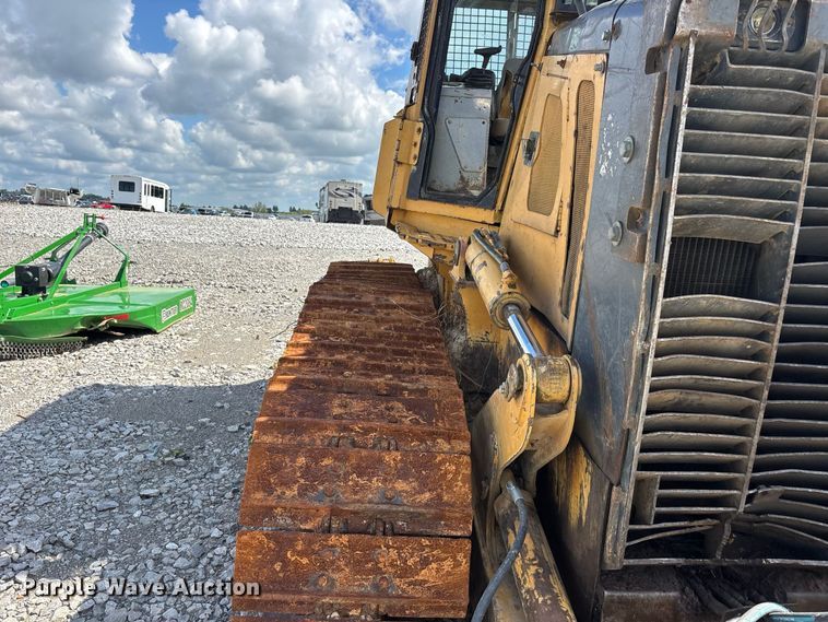 image for item YA4589 2001 John Deere 700H dozer