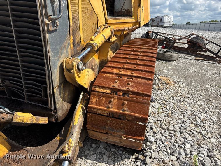 image for item YA4589 2001 John Deere 700H dozer