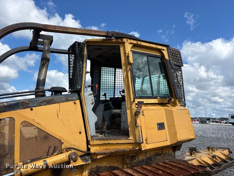image for item YA4589 2001 John Deere 700H dozer
