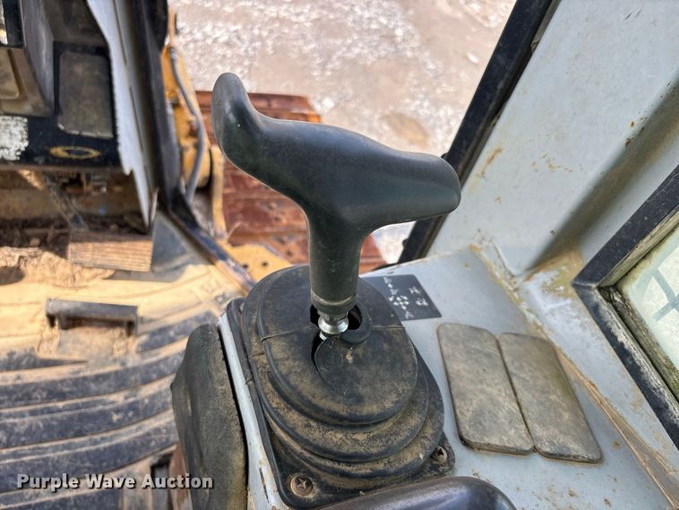 image for item YA4589 2001 John Deere 700H dozer