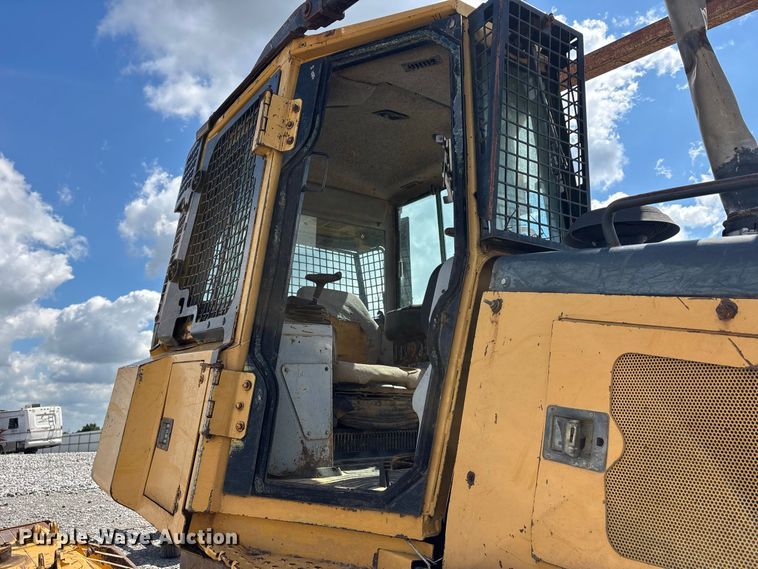 image for item YA4589 2001 John Deere 700H dozer