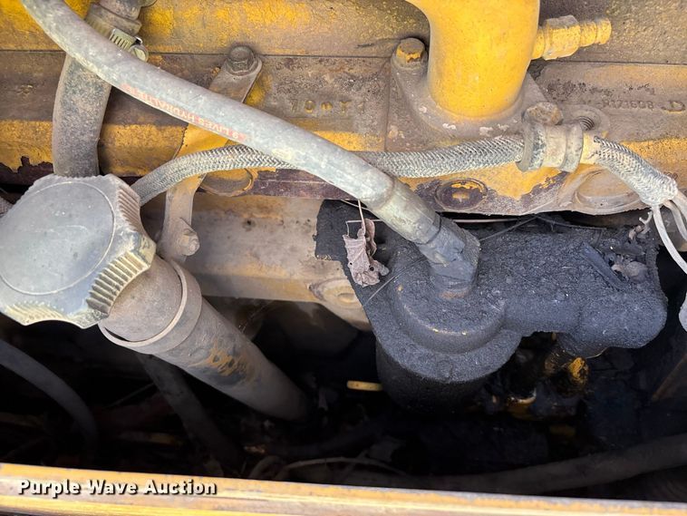 image for item YA4589 2001 John Deere 700H dozer