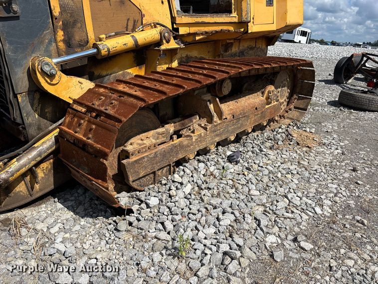 image for item YA4589 2001 John Deere 700H dozer