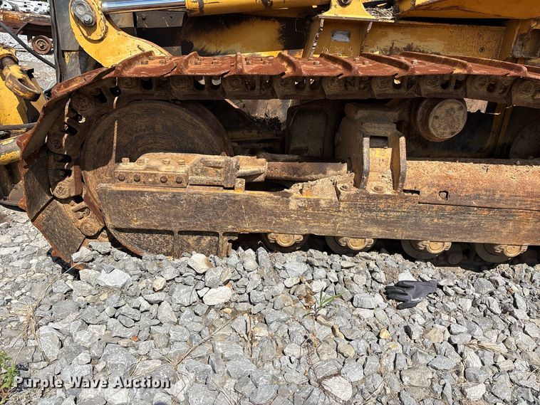 image for item YA4589 2001 John Deere 700H dozer