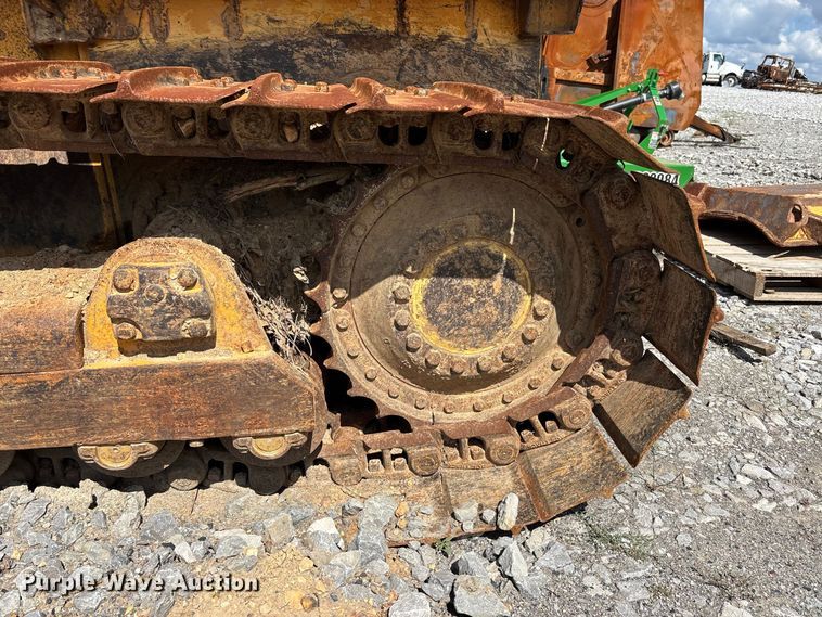 image for item YA4589 2001 John Deere 700H dozer