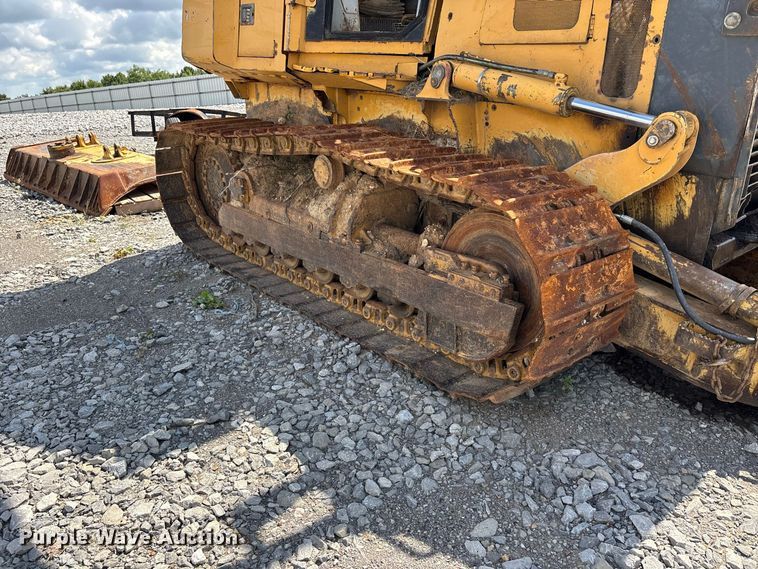 image for item YA4589 2001 John Deere 700H dozer