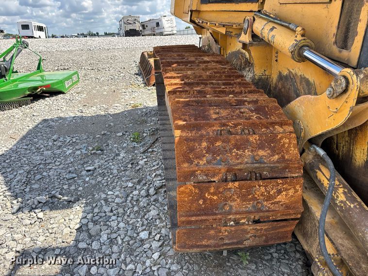 image for item YA4589 2001 John Deere 700H dozer
