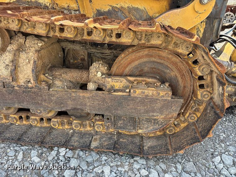image for item YA4589 2001 John Deere 700H dozer
