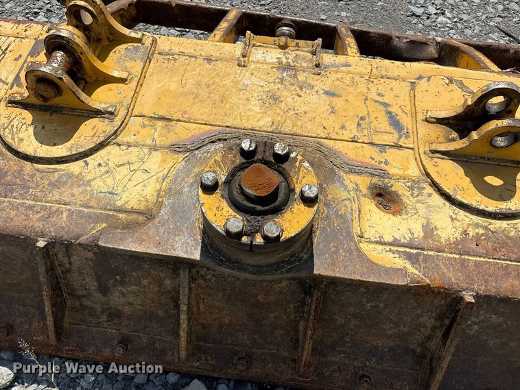 image for item YA4589 2001 John Deere 700H dozer